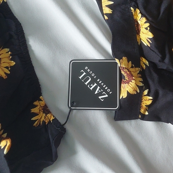 🍓2 for $30🍓 Zaful Sunflower two piece set - Picture 2 of 4